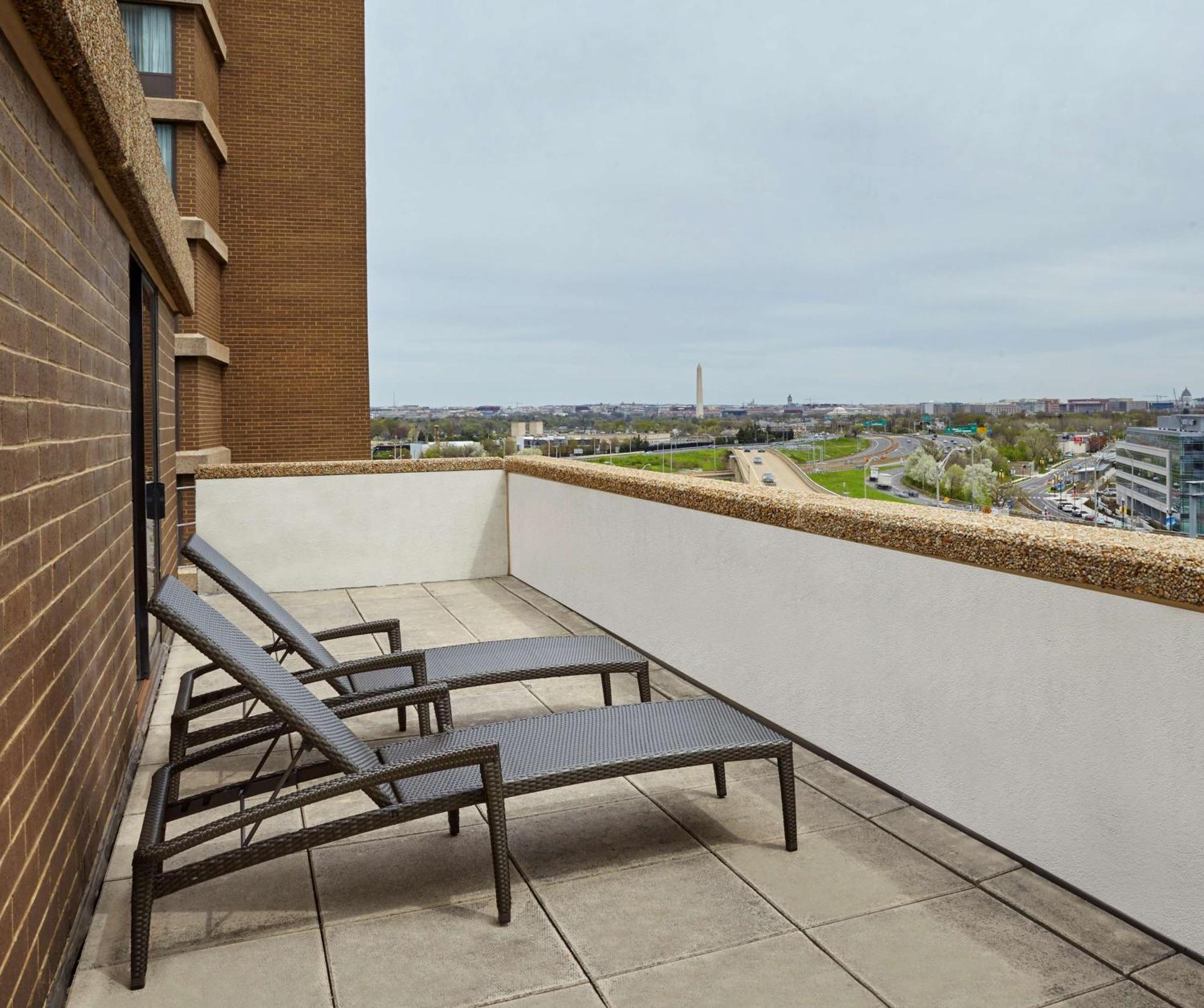 Doubletree By Hilton Washington Dc - Crystal City Hotel Arlington Exterior photo