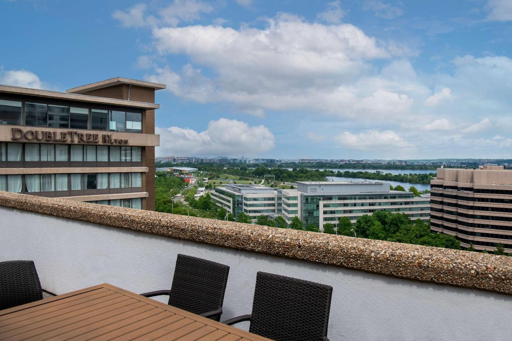 Doubletree By Hilton Washington Dc - Crystal City Hotel Arlington Exterior photo